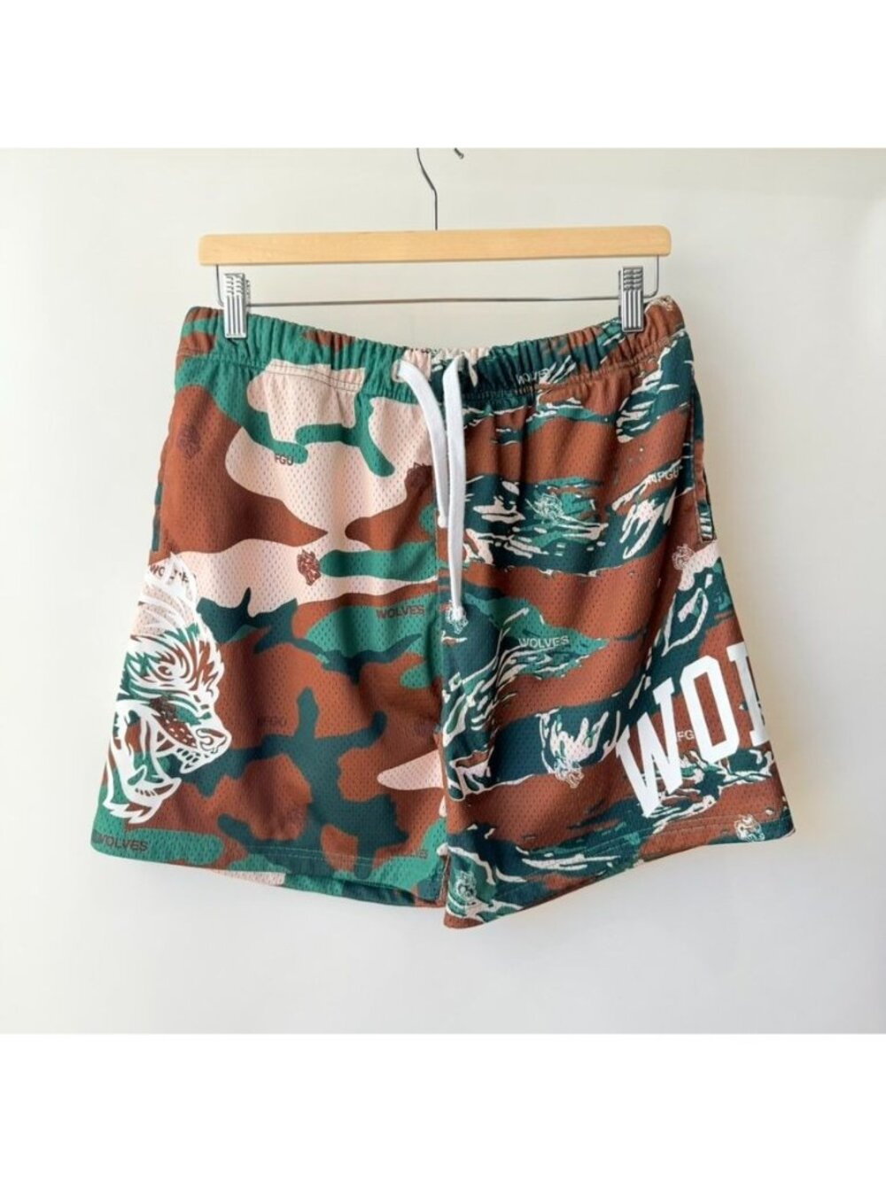 Darc Sport Wolves Brushstroke Camo Mesh Shorts Men’s Size M A157